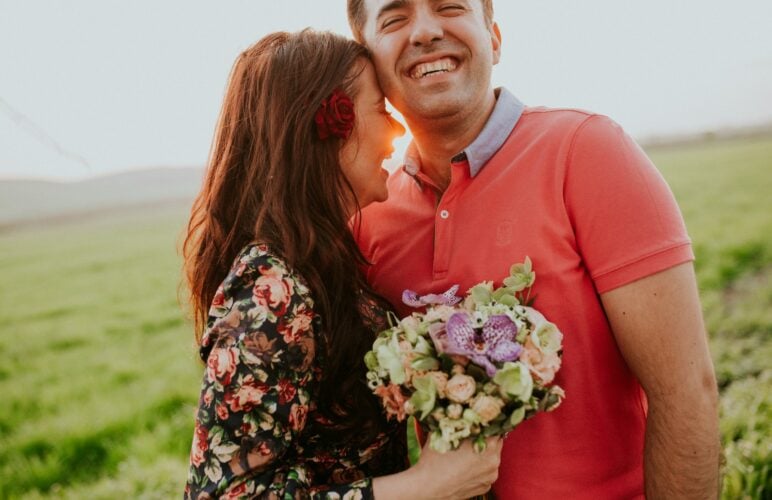 5 Romantic Ways to Surprise Your Partner with Flowers