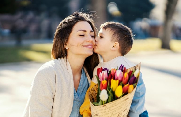 The Art of Gifting Flowers: Master the Language of Blossoms
