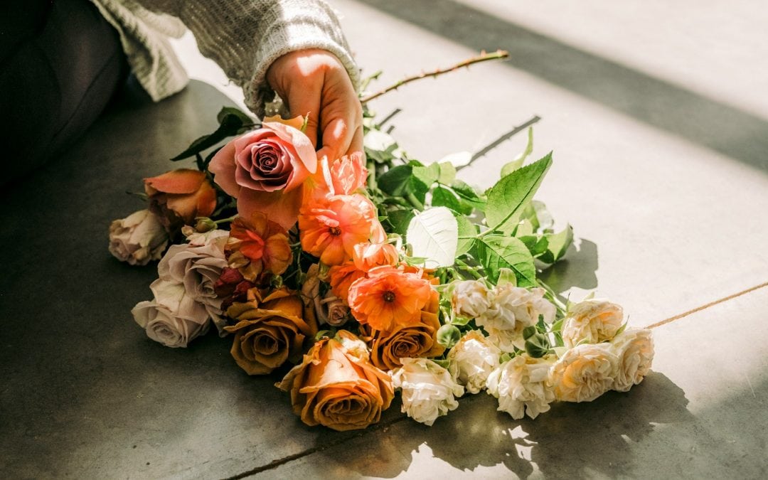 Signs Your Fresh Flower Arrangement Needs Watering
