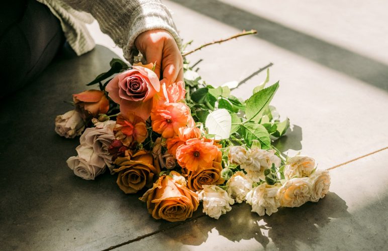 Signs Your Fresh Flower Arrangement Needs Watering