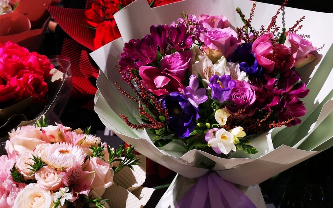 How to Express Love with Romantic Flower Arrangements