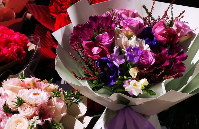 How to Express Love with Romantic Flower Arrangements