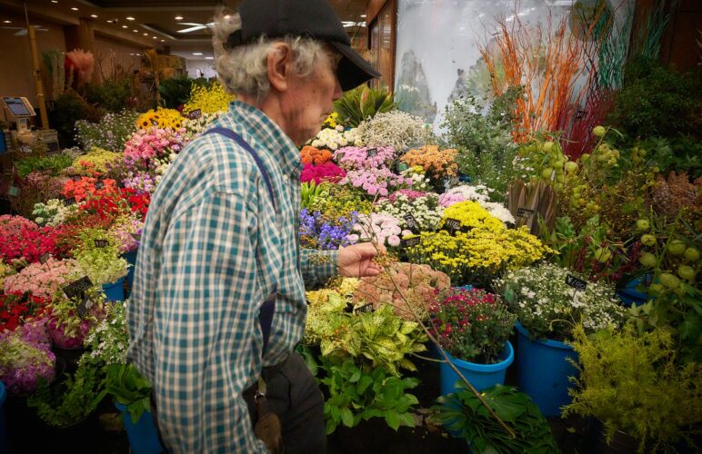 Do Family Business Florists Handle Valentine’s Week Better?